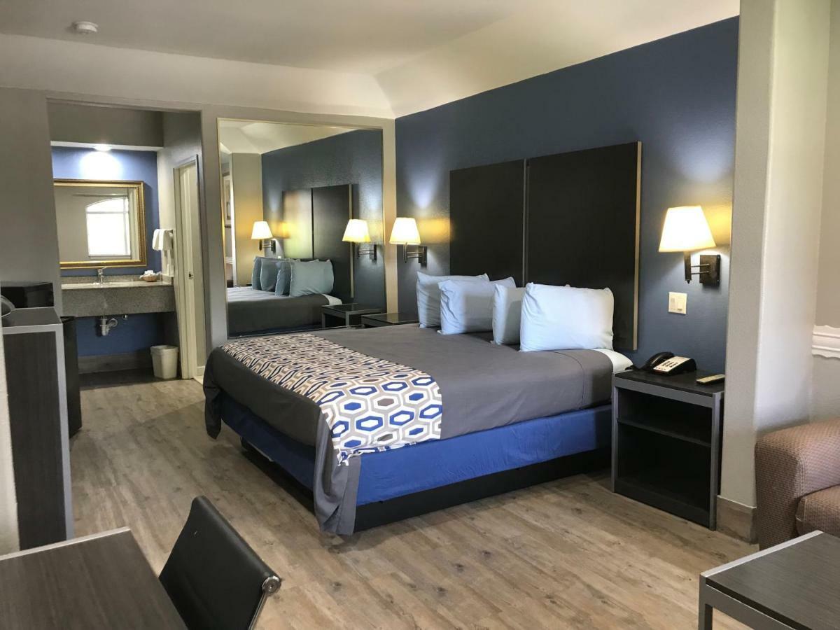 Camelot Inn&Suites Aldine Eksteriør bilde
