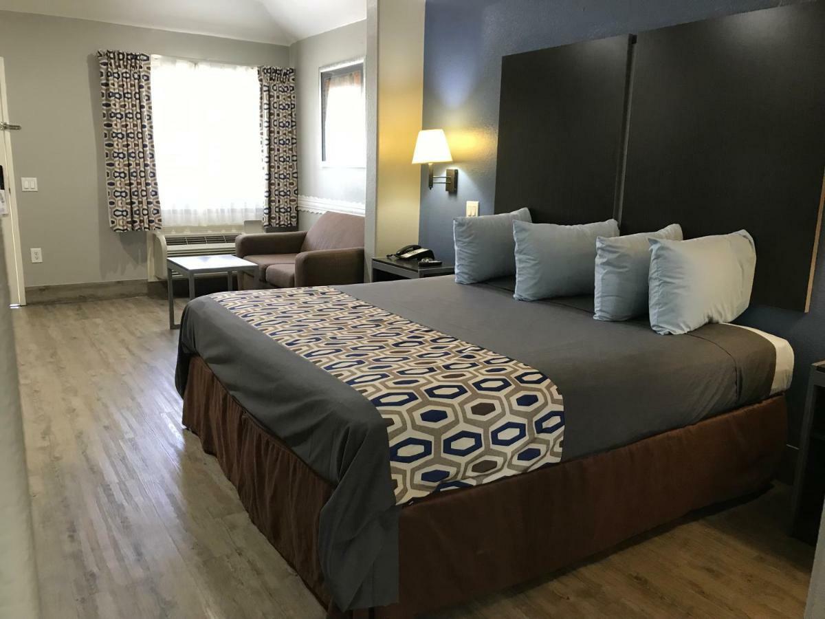 Camelot Inn&Suites Aldine Eksteriør bilde