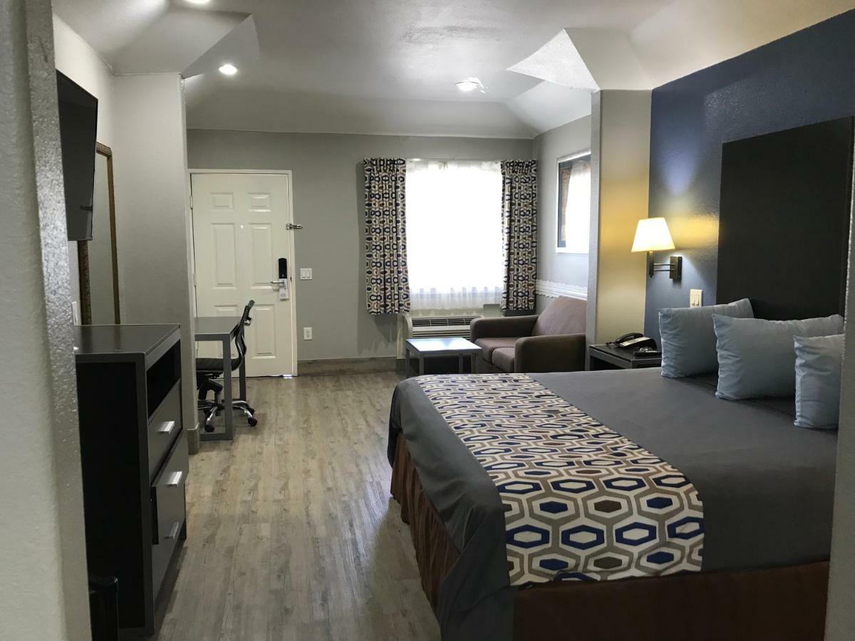 Camelot Inn&Suites Aldine Eksteriør bilde